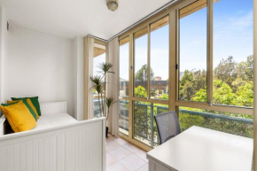 Green Views & Great Location: Inner-City 1-Bed, Sydney